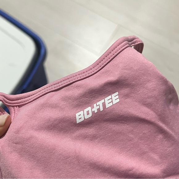 Bo + TEE high neck sports bra - Picture 4 of 5